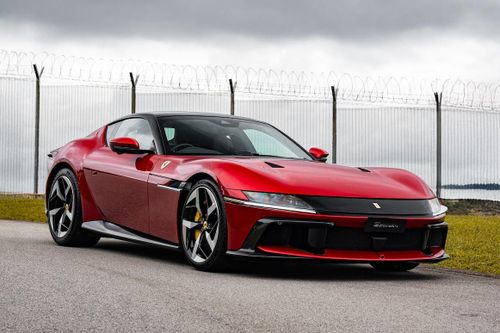 Siêu xe Ferrari 12Cilindri giá từ 1,5 triệu USD tại Singapore