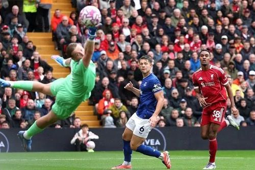 Gravenberch và Ekitike tỏa sáng khi Liverpool đánh bại Everton