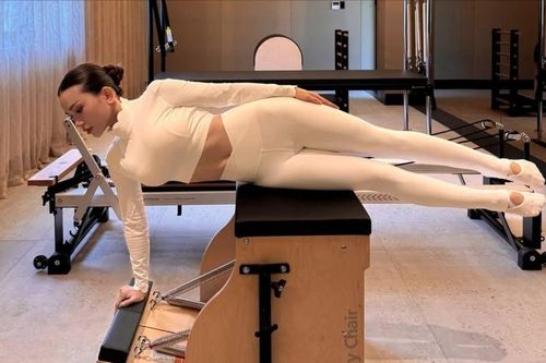 Sĩ Thanh khoe vóc dáng săn chắc, lộ bí quyết trẻ mãi không già nhờ Pilates