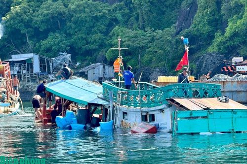 Đồn Biên phòng Hòn Chuối kịp thời hỗ trợ tàu cá bị chìm trên biển