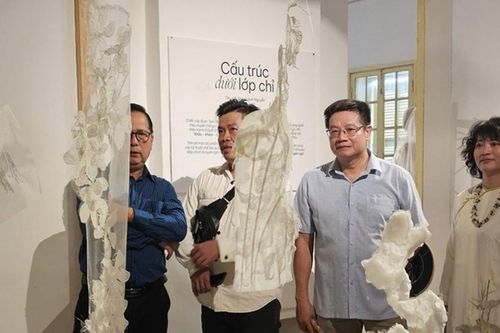Triển lãm di sản thêu truyền thống trong diện mạo đương đại