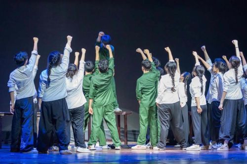 Âm vang tình yêu dân tộc từ những lớp học