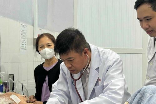 Bệnh viện Chợ Rẫy tăng cường chuyên gia, thiết bị y tế cho Trung tâm Y tế Phú Quốc