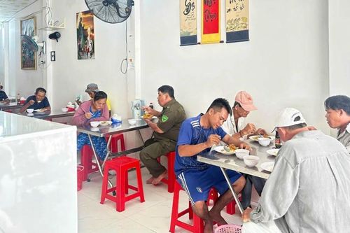 Ấm lòng quán ăn tình nghĩa