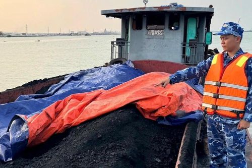 Bộ Tư lệnh Vùng Cảnh sát biển 1 bắt giữ tàu chở hơn 100 tấn than không rõ nguồn gốc