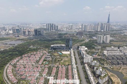 Điều khiến trung tâm tài chính quốc tế dễ ở trên... giấy