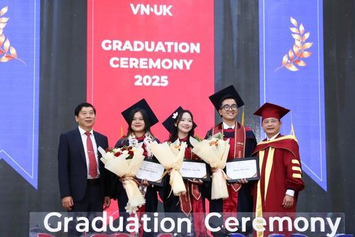 Thủ khoa 'hotboy' Đà Nẵng truyền cảm hứng dám ước mơ, dám thực hiện