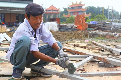 Tất bật dọn dẹp ngôi chùa ở Đồng Nai, nhường đất 'vàng' làm đường trung tâm