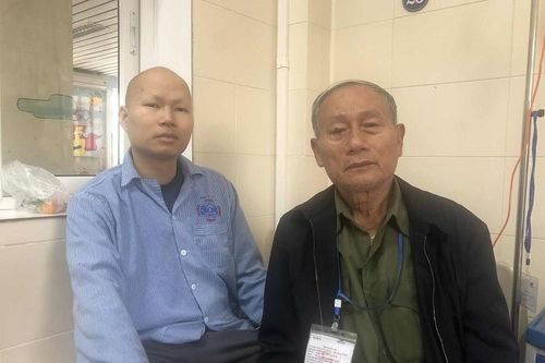 Trao hơn 42 triệu đồng đến anh Phạm Văn Thành bị ung thư cột sống