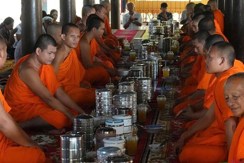Ấm áp lễ Sene Dolta của đồng bào Khmer Nam Bộ