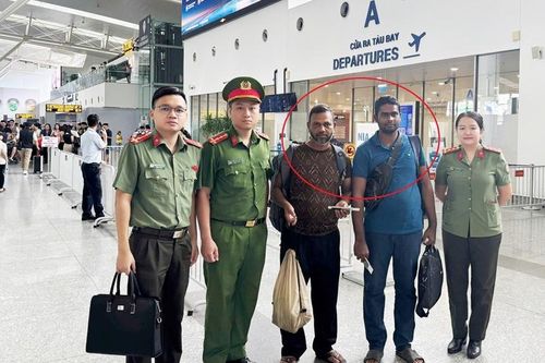 Một giám đốc doanh nghiệp bị khởi tố về tội 'Tổ chức cho người khác ở lại Việt Nam trái phép'