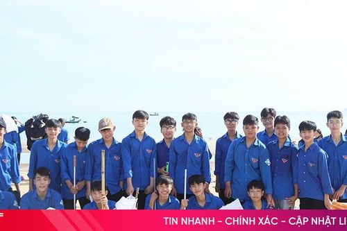 Gần 400 đoàn viên, thanh niên tham gia hưởng ứng làm sạch bãi biển Thiên Cầm