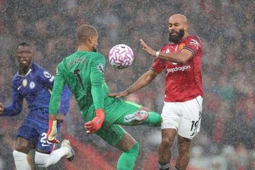 Thủ môn Chelsea lên tiếng sau khi bị đuổi khỏi sân chỉ sau 5 phút trong trận thua Man Utd