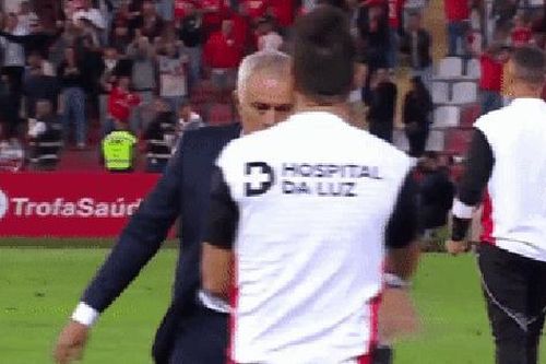 Mourinho ăn mừng cuồng nhiệt trong ngày trở lại Benfica sau 25 năm