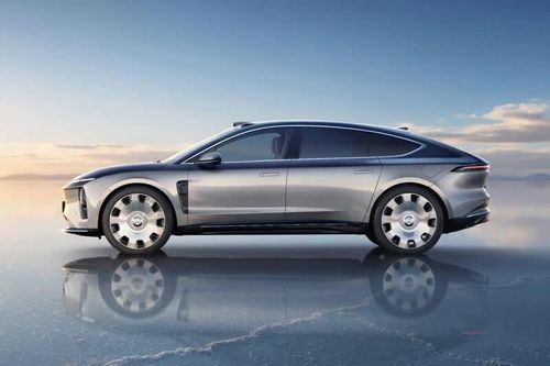 'Xe chủ tịch' giá hơn 3 tỷ đồng có gì để cạnh tranh với Mercedes-Benz EQS?