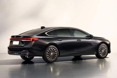 Đối thủ của Toyota Camry chốt giá gần 600 triệu đồng