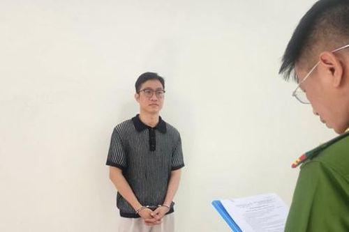 Bắt thanh niên dùng ảnh khỏa thân ép cưỡng dâm người yêu cũ