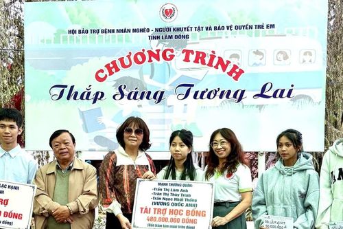 Vượt khó thắp sáng tương lai
