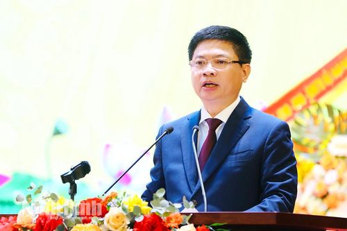 'Nêu cao tinh thần thi đua, đổi mới, sáng tạo, chung sức, đồng lòng xây dựng Ninh Bình trở thành thành phố trực thuộc Trung ương'*
