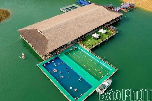 Mường Hoa khai thác lợi thế lòng hồ Hòa Bình