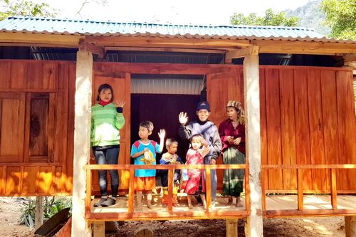 Những nếp nhà nghĩa tình