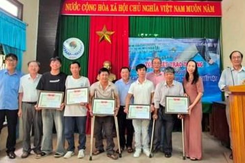Khen thưởng các vận động viên khuyết tật đạt thành tích cao