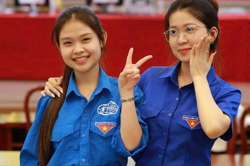 Nữ sinh Nghệ An nhiệt huyết với công tác cộng đồng, tình nguyện phục vụ sự kiện A80