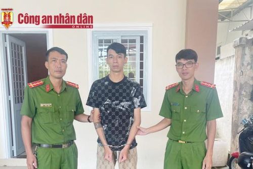 Bắt 'nóng' đối tượng đâm trọng thương tài xế xe ôm, cướp tài sản