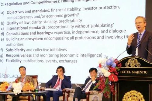 Chuyên gia quốc tế chỉ ra những điểm cần lưu ý để xây khung pháp lý Trung tâm tài chính Việt Nam
