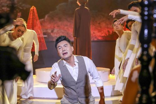 Nam MC lấy nước mắt giám khảo với tiết mục 'Lan và Điệp'