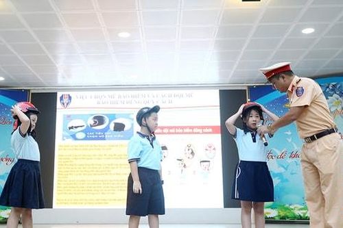 Bảo đảm an toàn giao thông cho học sinh Thủ đô