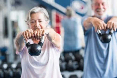 5 bài tập tăng sức mạnh cơ bắp tốt hơn đi bộ