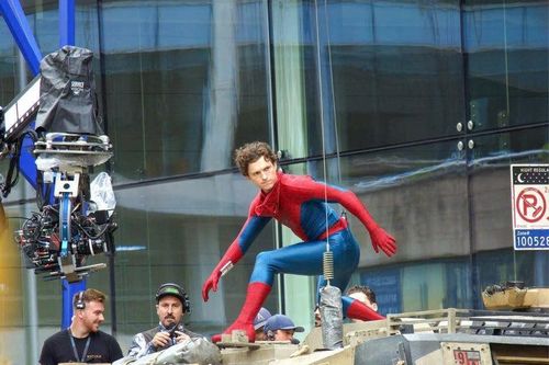 Tom Holland bị chấn thương đầu, 'Người Nhện 4' tạm hoãn khiến fan lo lắng