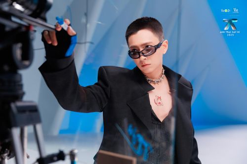 Ngô Kiến Huy chào sân 'Anh trai say hi' khiến dàn anh trai bất ngờ