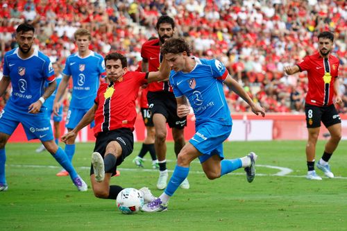 Alvarez bất mãn với HLV Simeone