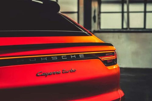 SUV xăng của Porsche quay trở lại