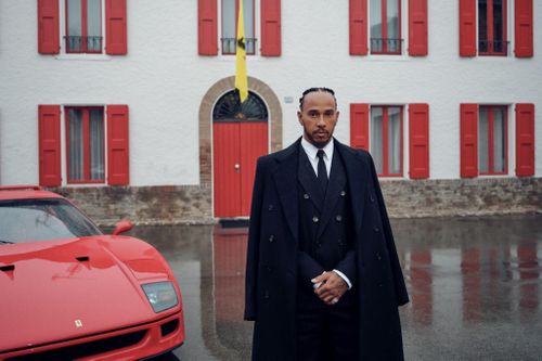 Tay đua F1 Lewis Hamilton đã bán toàn bộ siêu xe