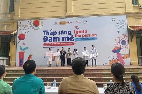 'Thắp sáng đam mê': Khơi gợi ước mơ cho thế hệ trẻ
