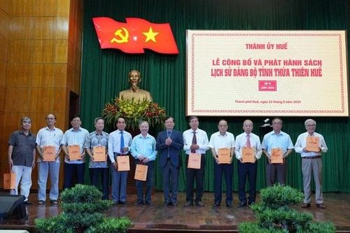 Ra mắt tập sách Lịch sử Đảng bộ Thừa Thiên Huế, tập IV