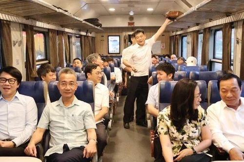Hải Phòng chính thức vận hành tuyến tàu phục vụ cán bộ, nhân dân
