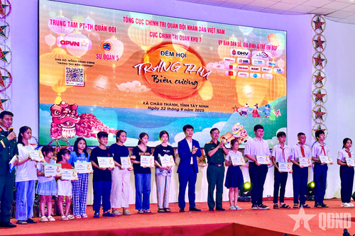 Rộn ràng đêm hội 'Trăng thu biên cương' tại tỉnh Tây Ninh