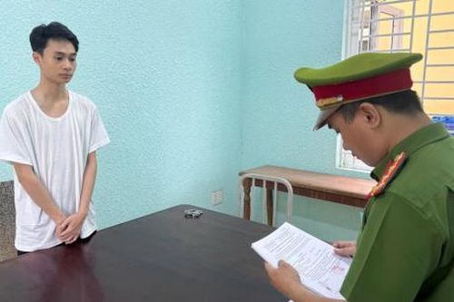 Giả chủ tiệm cầm đồ để lừa đảo chiếm đoạt tài sản