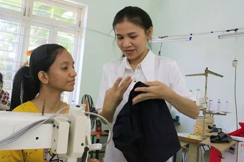 Nuôi giấc mơ lập nghiệp cho học trò khuyết tật