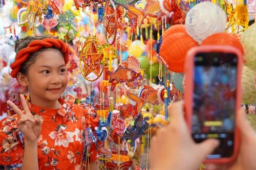 Phố lồng đèn Lương Nhữ Học rực rỡ sắc màu đón Trung thu