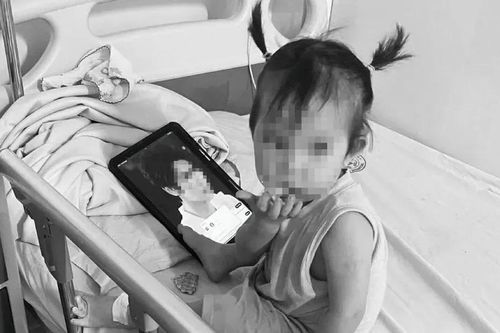 Phát hiện thi thể bé gái 18 tháng tuổi dưới ao gần nhà