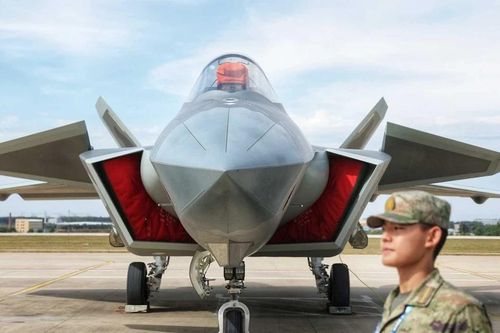Chiến đấu cơ J-20 lần đầu công khai trưng bày, 300 chiếc xuất xưởng
