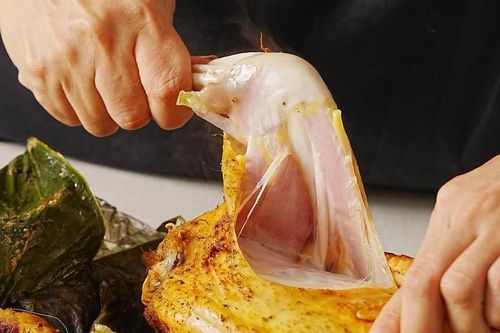 Về miền Tây thưởng thức gà 'ăn mày' đặc sản lạ níu chân du khách