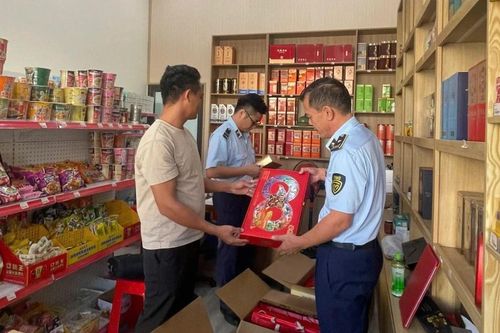 Quảng Ninh phát hiện gần 500 chiếc bánh trung thu, bánh hạt dẻ nhập lậu