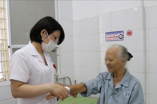 Nhiều người mắc bệnh da biến chứng nặng trong thời tiết giao mùa
