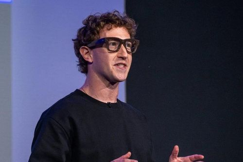 Ray-Ban 'đơ cứng' buổi ra mắt khiến Zuckerberg muối mặt, đổ lỗi cho Wifi